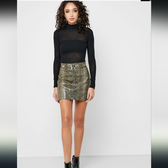 TOPSHOP-  Snakeskin Faux Leather Mini Skirt-8 - Picture 4 of 13